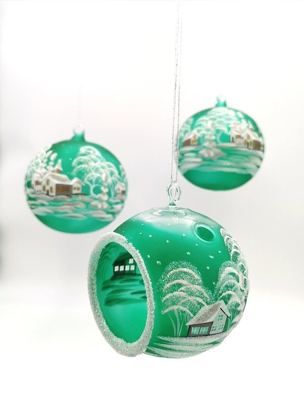 handgearbeitete Glaskugel, 15 cm, grün,Winterlandschaft m. weißen Häusern