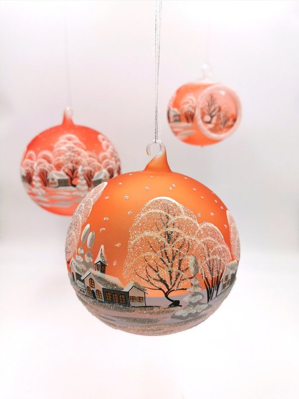 handgearbeitete Glaskugel, 15 cm, orange,Winterlandschaft m. weißen Häusern