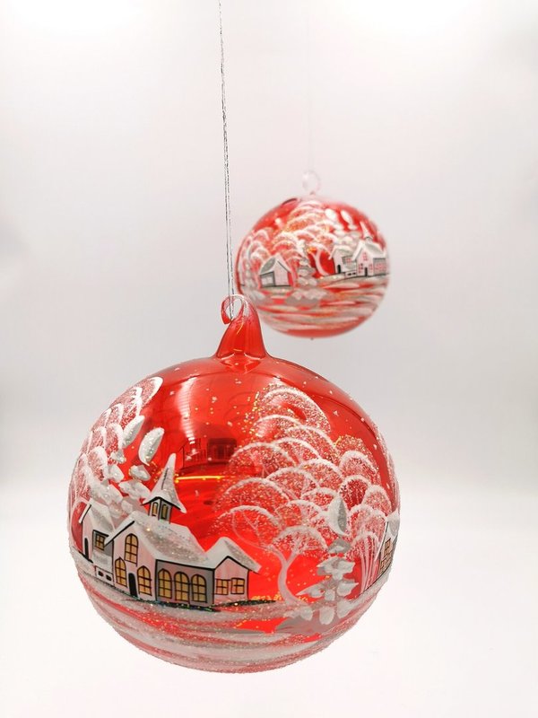 handgearbeitete Glaskugel, 12 cm, rot/transparent,Winterlandschaft m. weißen Häusern