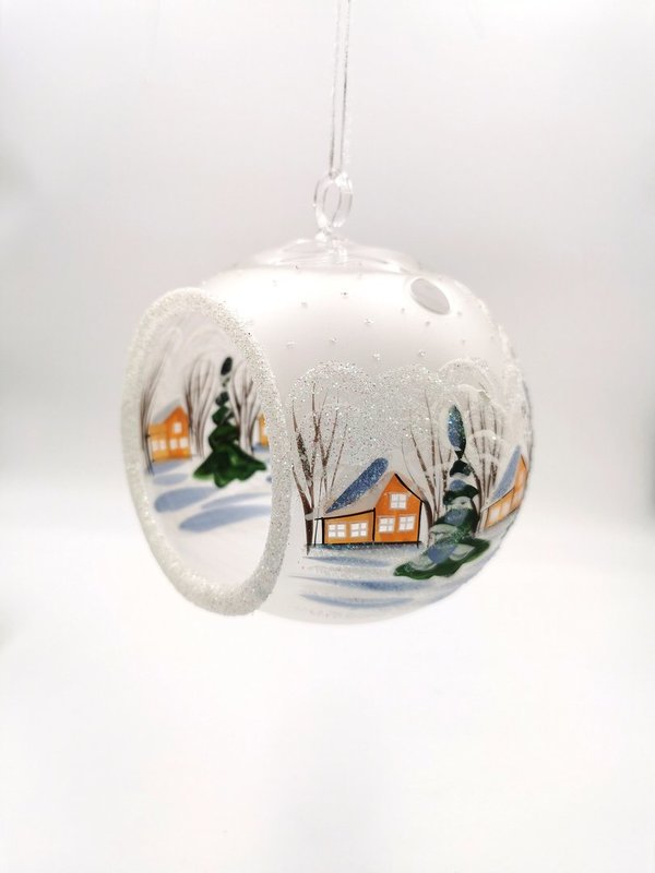 handgearbeitete Glaskugel, 15 cm, weiß, Winterlandschaft m. braunen Häusern
