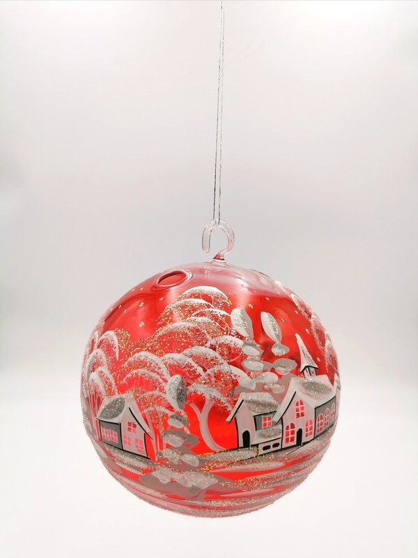 handgearbeitete Glaskugel, 15 cm, rot/transparent, Winterlandschaft m. weißen Häusern