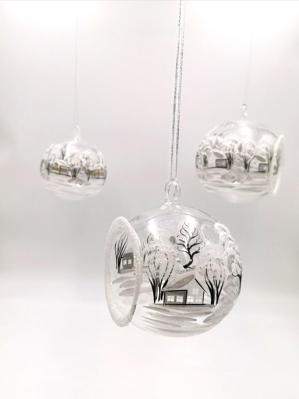 handgearbeitete Glaskugel, 12 cm, transparent, Winterlandschaft m. weißen Häusern