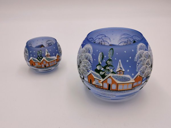 Teelichthalter, 6x7 cm, hellblau, Winterlandschaft m. braunen Häusern